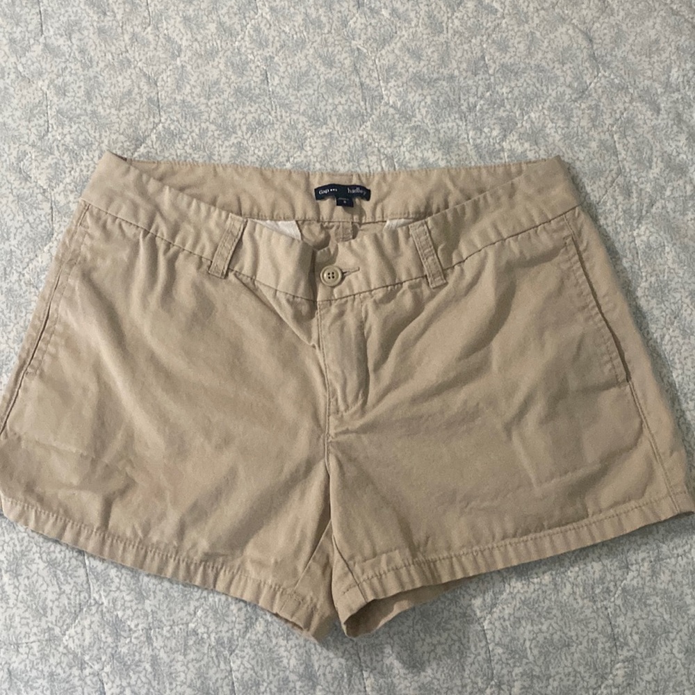 Size 8 gap Hadley khaki shorts